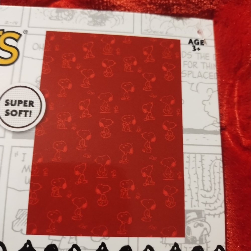 Snoopy and Woodstock Red Embossed Soft Plush Throw - Picture 2 of 3